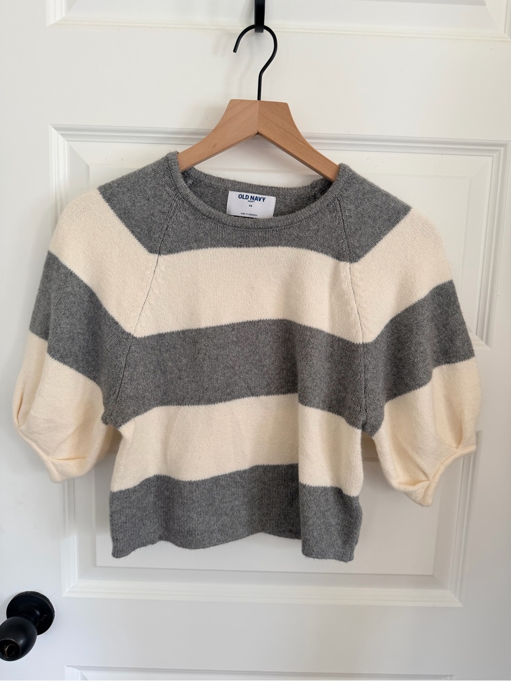NWOT old navy cropped sweater xs